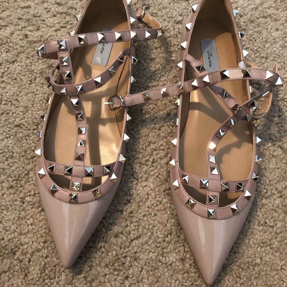 Nude colored Rockstud flats